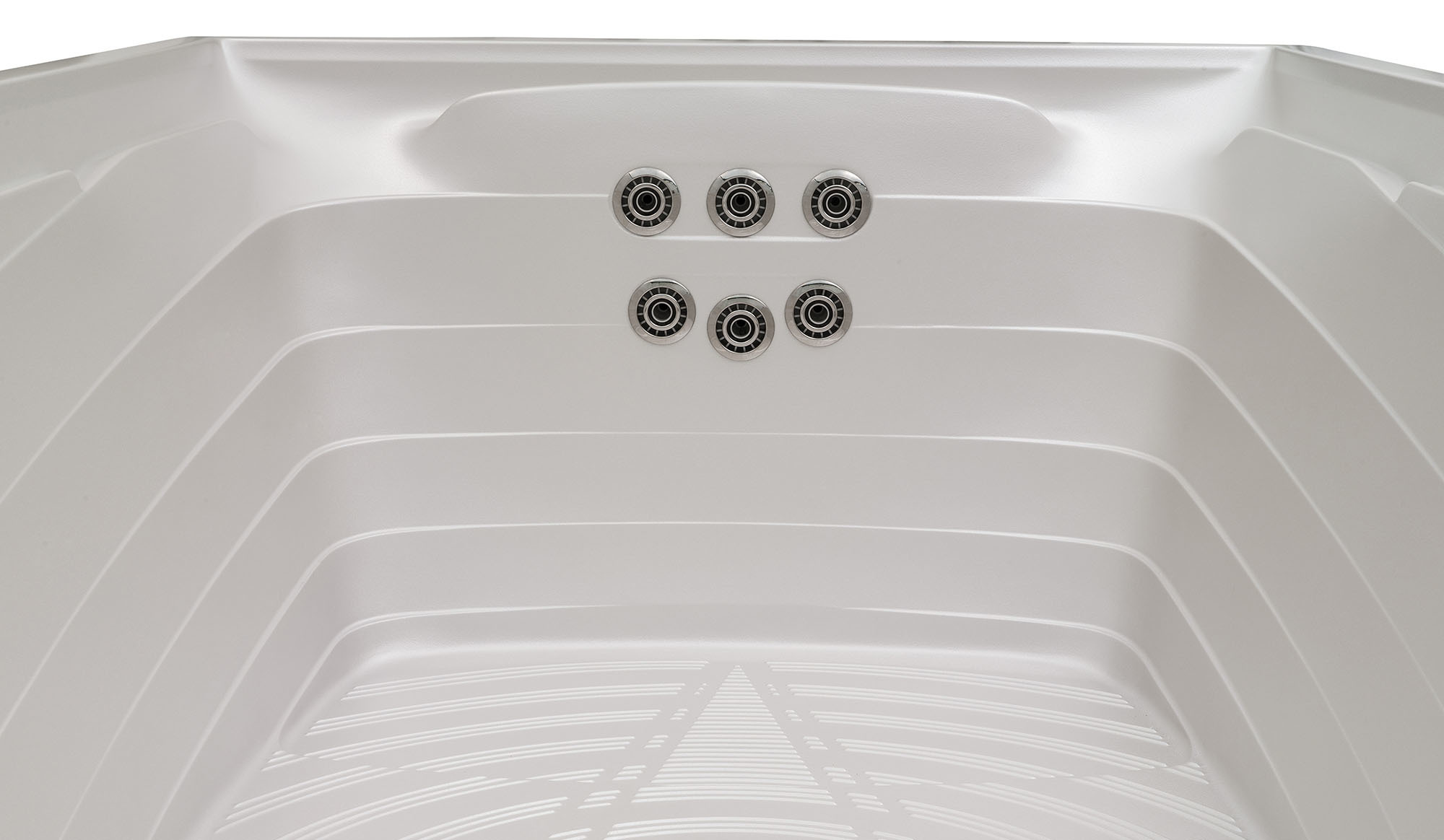 Nahaufnahme des Innenbereichs eines Premium-Swim-Spas mit sechs kreisförmigen Hydrotherapie-Düsen, die modernes Design und fortschrittliche Wassertechnologie für Entspannung und Fitness vereinen.