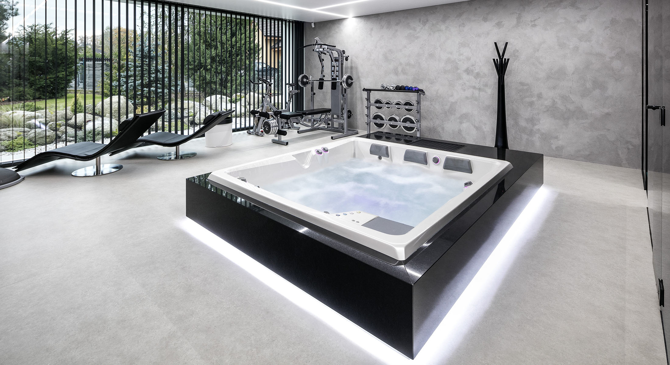 Modernes Home-Spa mit einem Premium-USSPA-Whirlpool, integrierter Beleuchtung, Fitnessgeräten und Loungesesseln, das elegantes Design und funktionale Entspannung für Gesundheit und Wohlbefinden kombiniert.