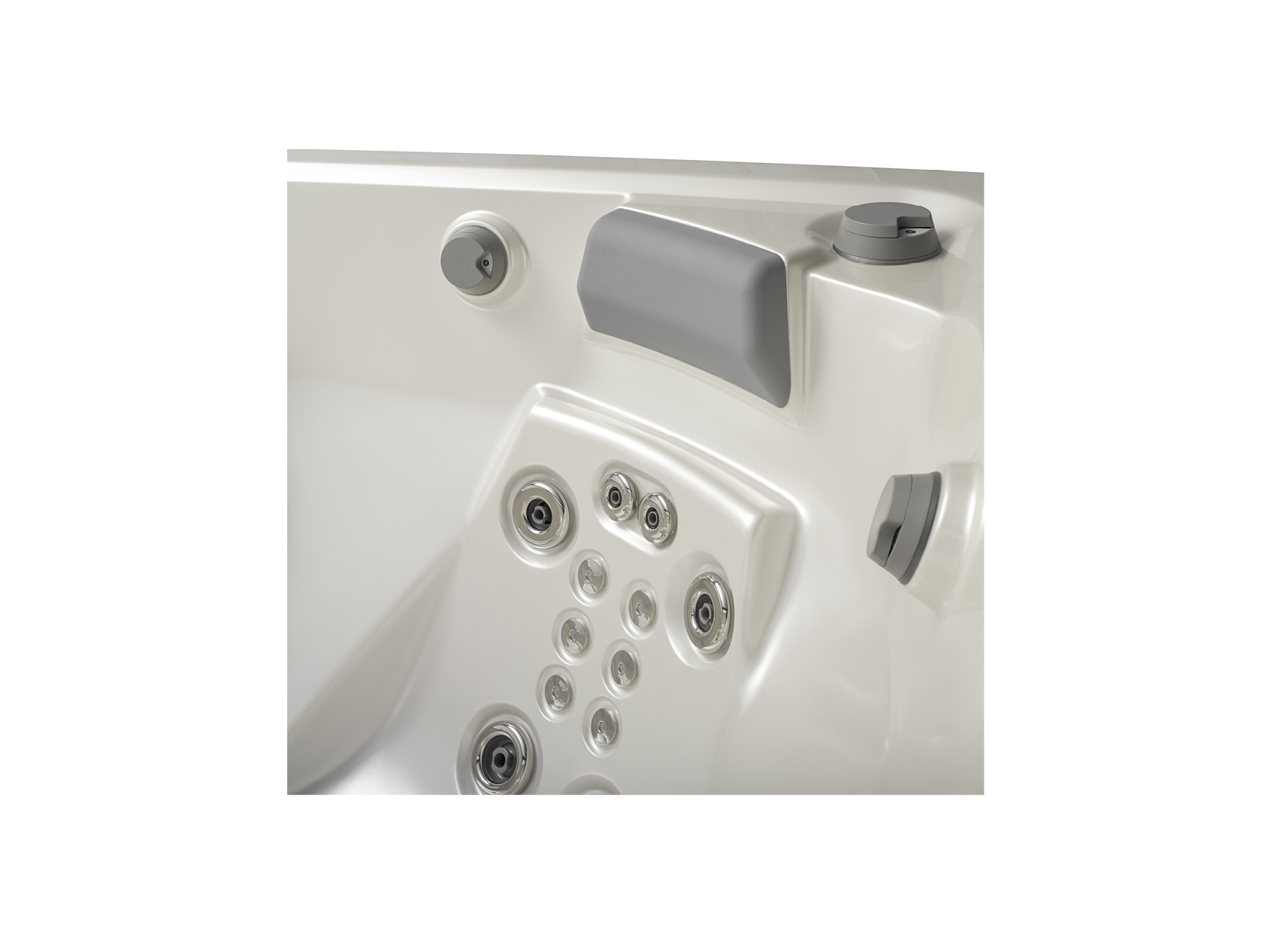 Premium USSPA Whirlpool von ActiveSpa GmbH mit mehreren Hydrotherapie-Düsen, grauen Bedienelementen und einer komfortablen Kopfstütze für private Entspannung.