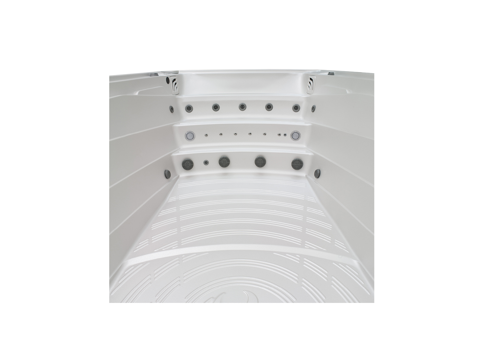 Innenansicht eines hochwertigen Premium Swim Spas von USSPA mit mehreren Hydrotherapie-Düsen und ergonomischem Design für private Entspannung und Fitness.