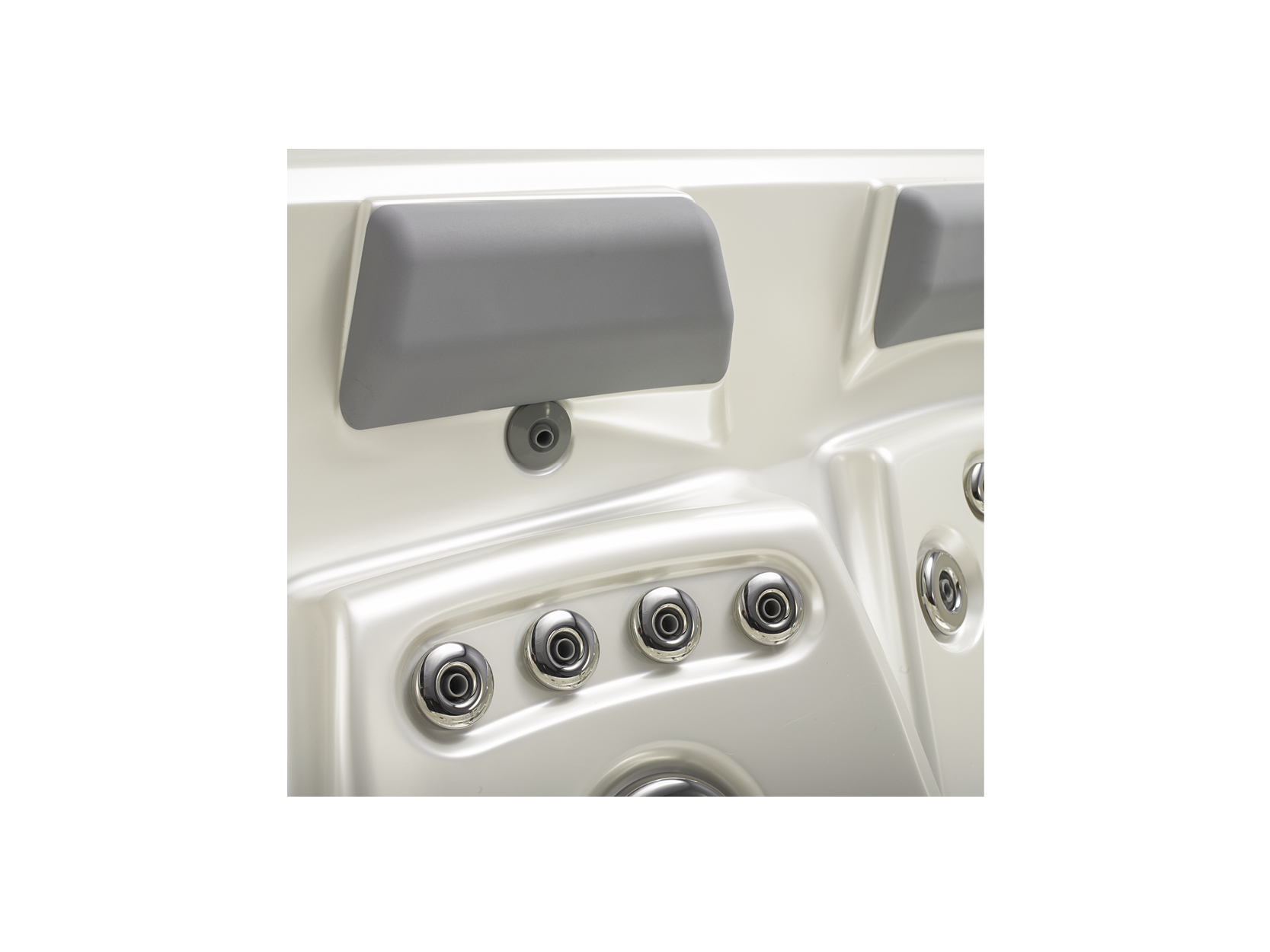 Nahaufnahme der Kopfstütze und Jet-Düsen eines hochwertigen USSPA Whirlpools von ActiveSpa – elegantes Design und umfassende Hydrotherapie für private Entspannung.