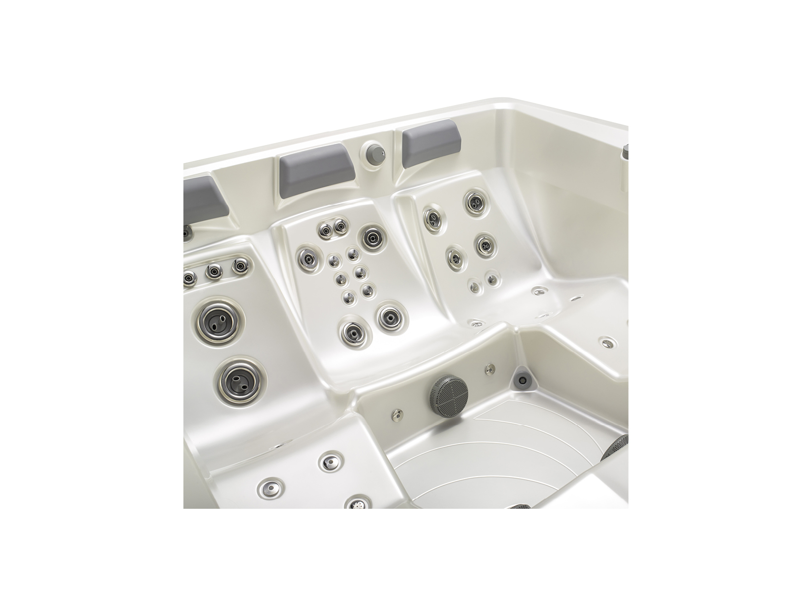 Innenansicht eines Premium-Whirlpools von ActiveSpa (USSPA) mit zahlreichen Hydrotherapie-Düsen, ergonomischen Sitzplätzen und elegantem Design für private Entspannung und Wohlbefinden.